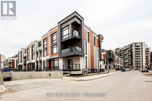 1415 - 15 David Eyer Road, Richmond Hill, ON - Outdoor