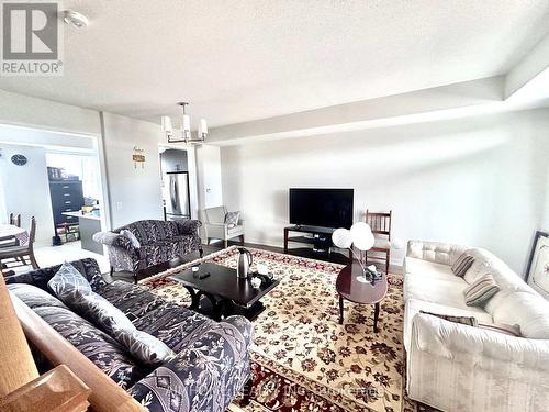 167 Harding Park Street, Newmarket, ON - Indoor Photo Showing Living Room