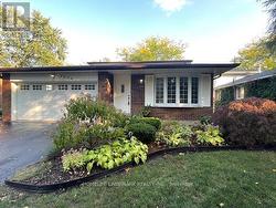 2086 THORNLEA DRIVE  Oakville, ON L6L 1K6