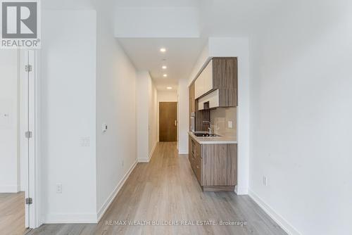 405 - 39 Roehampton Avenue, Toronto, ON - Indoor