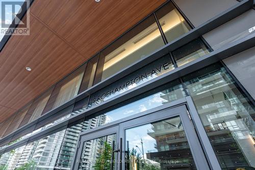 405 - 39 Roehampton Avenue, Toronto, ON - 