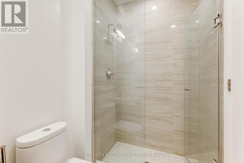 405 - 39 Roehampton Avenue, Toronto, ON - Indoor Photo Showing Bathroom
