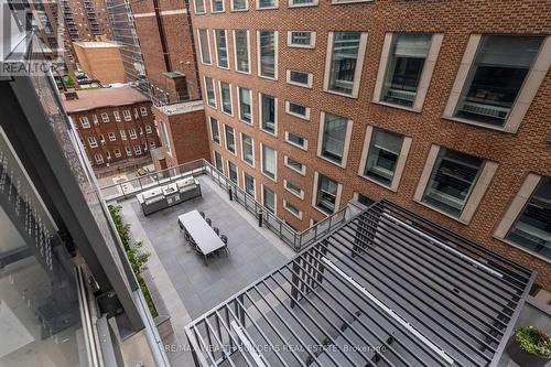 405 - 39 Roehampton Avenue, Toronto, ON - Outdoor