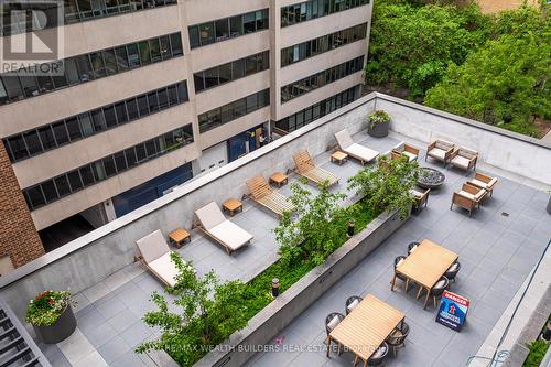 405 - 39 Roehampton Avenue, Toronto, ON - Outdoor