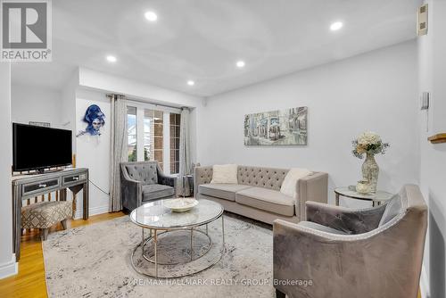 142 Inverkip Avenue, Ottawa, ON - Indoor Photo Showing Living Room