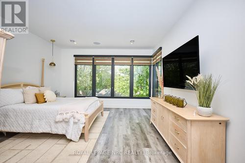 Contemporary design with Scandinavian style - 10 Pawling Street, St. Catharines (Port Dalhousie), ON - Indoor Photo Showing Bedroom
