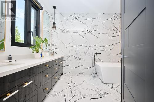 Opulent 5pc primary ensuite bath - 10 Pawling Street, St. Catharines (Port Dalhousie), ON - Indoor Photo Showing Bathroom