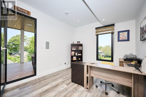 Office space with walk-out - 10 Pawling Street, St. Catharines (Port Dalhousie), ON - Indoor Photo Showing Office