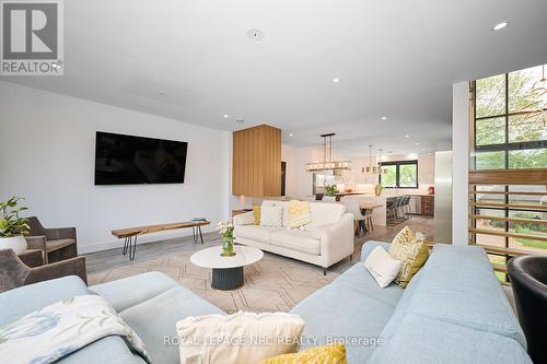 Overlooking the back yard - 10 Pawling Street, St. Catharines (Port Dalhousie), ON - Indoor Photo Showing Living Room