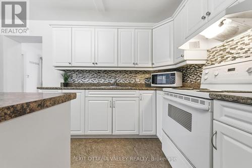 79 Doran Street, Petawawa, ON - Indoor Photo Showing Kitchen