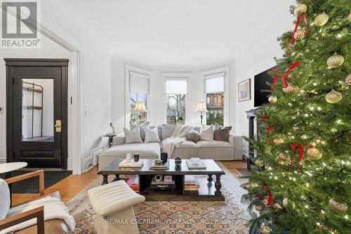 141 Markland Street, Hamilton, ON - Indoor Photo Showing Living Room
