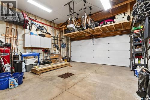 5669 Glide Crescent, Regina, SK - Indoor Photo Showing Garage