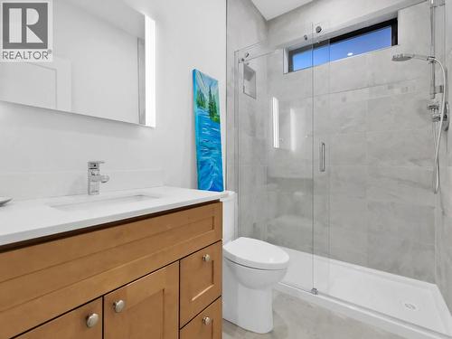 700 Churchill Avenue, Penticton, BC - Indoor Photo Showing Bathroom