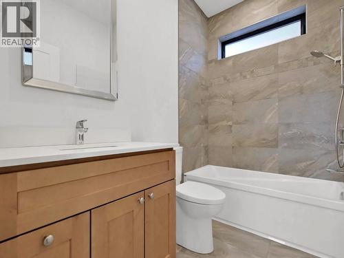 700 Churchill Avenue, Penticton, BC - Indoor Photo Showing Bathroom