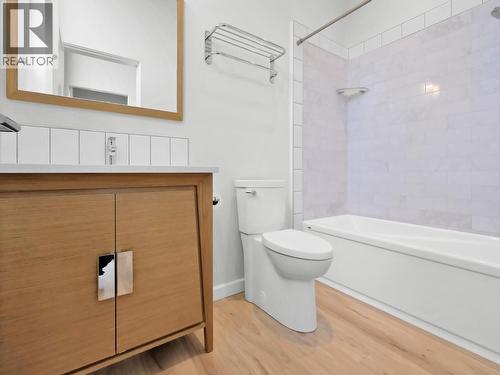 700 Churchill Avenue, Penticton, BC - Indoor Photo Showing Bathroom