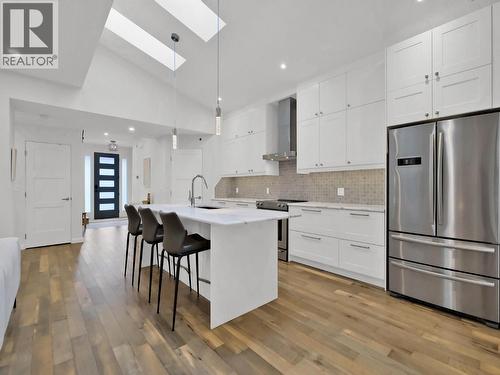 700 Churchill Avenue, Penticton, BC - Indoor Photo Showing Kitchen With Upgraded Kitchen