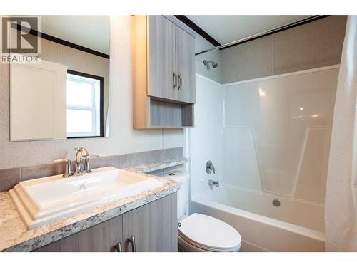 Main Bathroom - 1133 Findlay Road Unit# 47, Kelowna, BC 