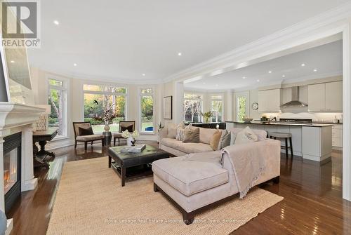 562 Gladwyne Court, Mississauga, ON - Indoor Photo Showing Living Room With Fireplace