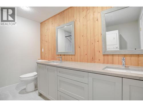 3525 Mckellar Road, West Kelowna, BC - Indoor Photo Showing Bathroom