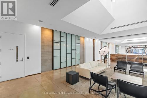 721 - 1030 King Street W, Toronto, ON - Indoor