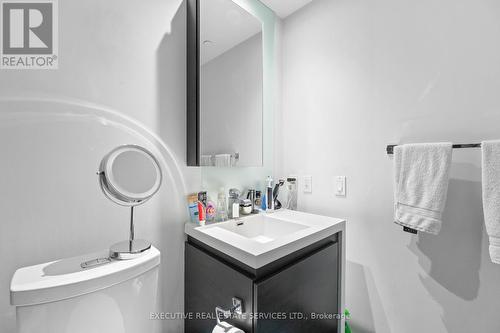 721 - 1030 King Street W, Toronto, ON - Indoor Photo Showing Bathroom