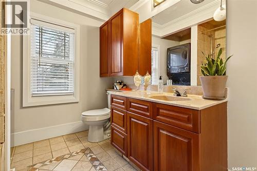 3423 Victoria Avenue, Regina, SK - Indoor Photo Showing Bathroom