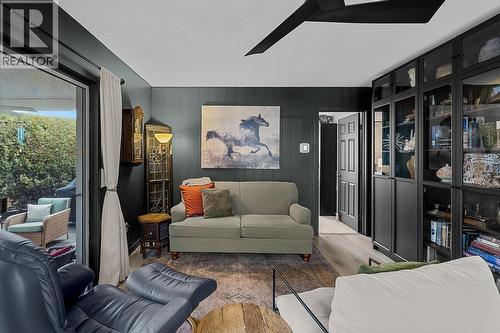 1255 Raymer Avenue Unit# 166, Kelowna, BC - Indoor Photo Showing Living Room