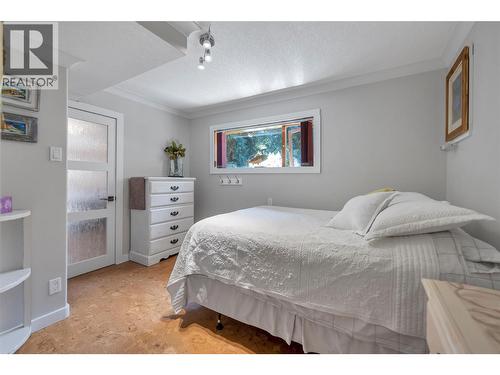 2726 Tranquil Place, Blind Bay, BC - Indoor Photo Showing Bedroom