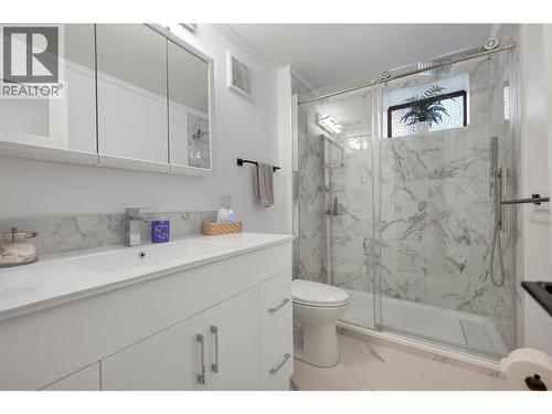 Beautiful bathroom - 2726 Tranquil Place, Blind Bay, BC - Indoor Photo Showing Bathroom