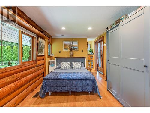 2726 Tranquil Place, Blind Bay, BC - Indoor Photo Showing Bedroom