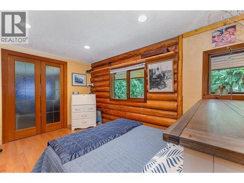 2726 Tranquil Place, Blind Bay, BC - Indoor Photo Showing Bedroom