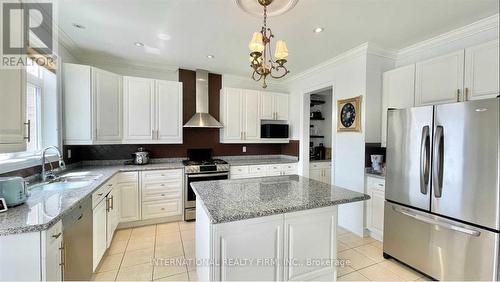 12 Sachet Drive, Richmond Hill, ON - Indoor Photo Showing Kitchen