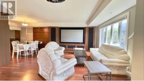 12 Sachet Drive, Richmond Hill, ON - Indoor Photo Showing Living Room