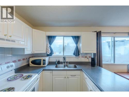 751 Chase Avenue, Penticton, BC - Indoor Photo Showing Kitchen With Double Sink