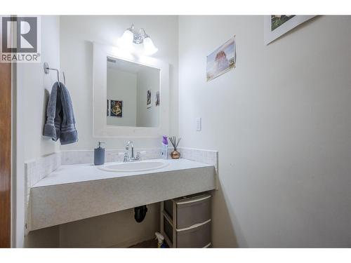 751 Chase Avenue, Penticton, BC - Indoor Photo Showing Bathroom