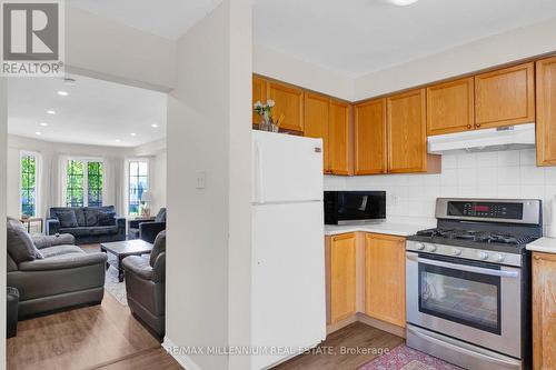 10 Mainland Crescent E, Vaughan, ON - Indoor Photo Showing Kitchen