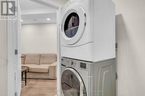 10 Mainland Crescent E, Vaughan, ON - Indoor Photo Showing Laundry Room