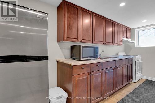 10 Mainland Crescent E, Vaughan, ON - Indoor Photo Showing Kitchen