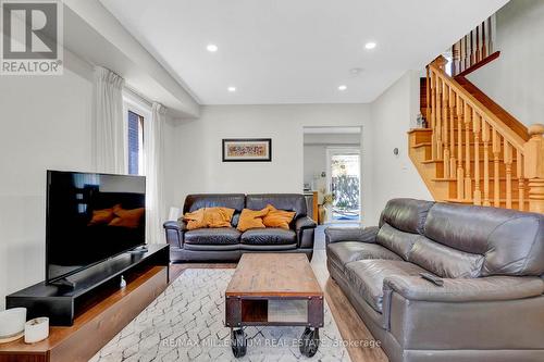 10 Mainland Crescent E, Vaughan, ON - Indoor Photo Showing Living Room