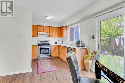 10 Mainland Crescent E, Vaughan, ON - Indoor Photo Showing Kitchen