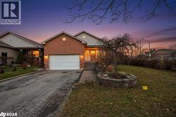 1 DRAPER Crescent  Barrie, ON L4N 8B1