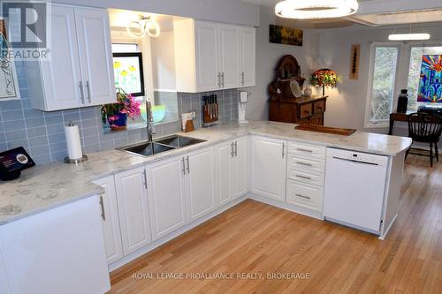59 Glencoe Crescent, Kingston (West Of Sir John A. Blvd), ON - Indoor Photo Showing Kitchen With Double Sink