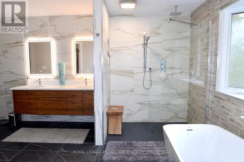 59 Glencoe Crescent, Kingston (West Of Sir John A. Blvd), ON - Indoor Photo Showing Bathroom