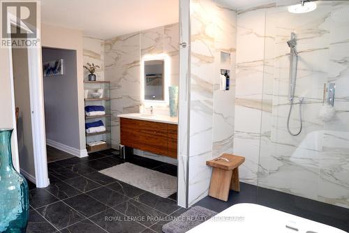 59 Glencoe Crescent, Kingston (West Of Sir John A. Blvd), ON - Indoor Photo Showing Bathroom
