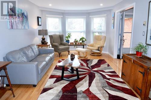 59 Glencoe Crescent, Kingston (West Of Sir John A. Blvd), ON - Indoor Photo Showing Living Room