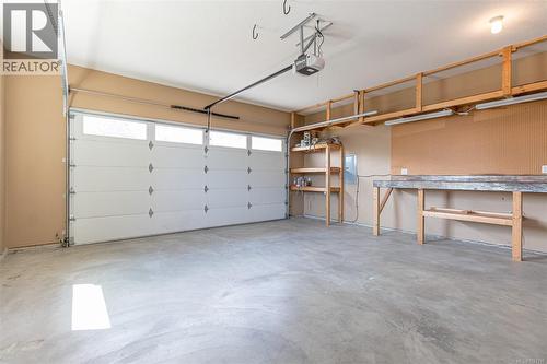 1050 Southwood Dr, Nanaimo, BC - Indoor Photo Showing Garage