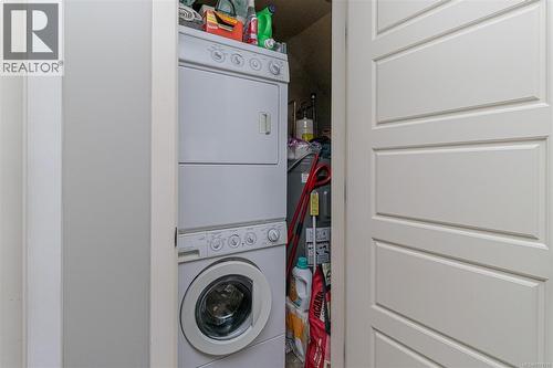 1050 Southwood Dr, Nanaimo, BC - Indoor Photo Showing Laundry Room