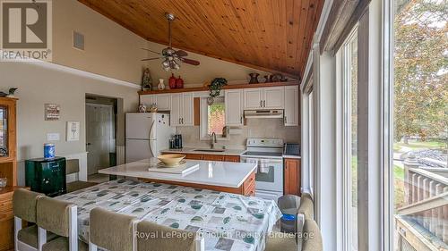2849 Honey Harbour Road, Georgian Bay (Baxter), ON - Indoor Photo Showing Kitchen