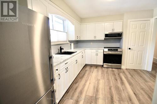 Upper - 211 Main Street E, Grimsby (Grimsby East), ON - Indoor Photo Showing Kitchen