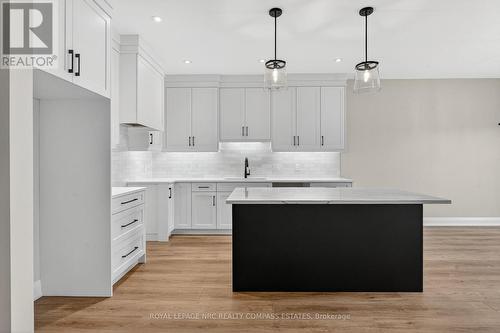 5 Peachtree Lane, Niagara-On-The-Lake (Virgil), ON - Indoor Photo Showing Kitchen With Upgraded Kitchen